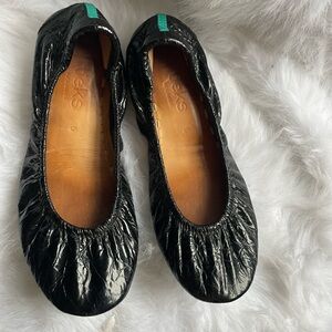 Teeki Glossy Black Flats with Green Accent